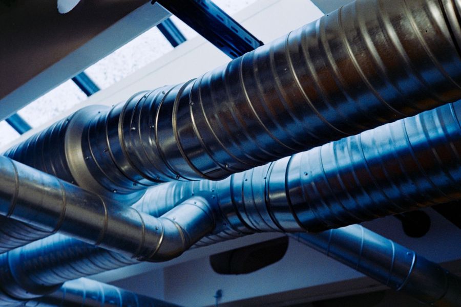 Ventilatiekanalen in een gebouw